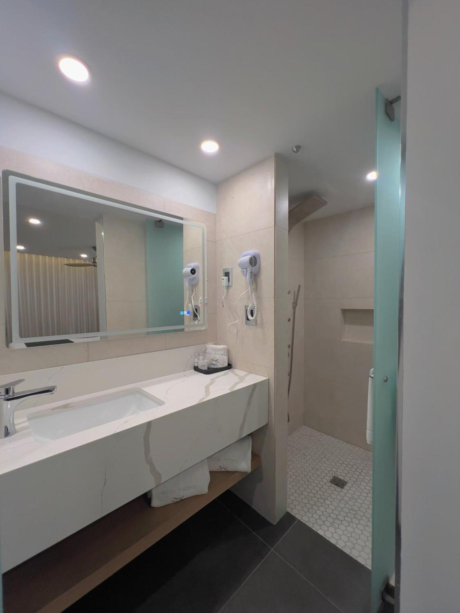 Pacific Inn 3*